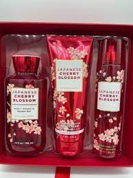 Picture of Bath and Body Works Japanese Cherry Blossom Gift Box Set